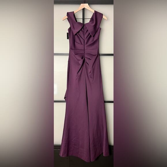 NEW XSCAPE "Adriana" Long Scuba Crepe Off the Shoulder Dress Size 6 - Picture 3 of 10